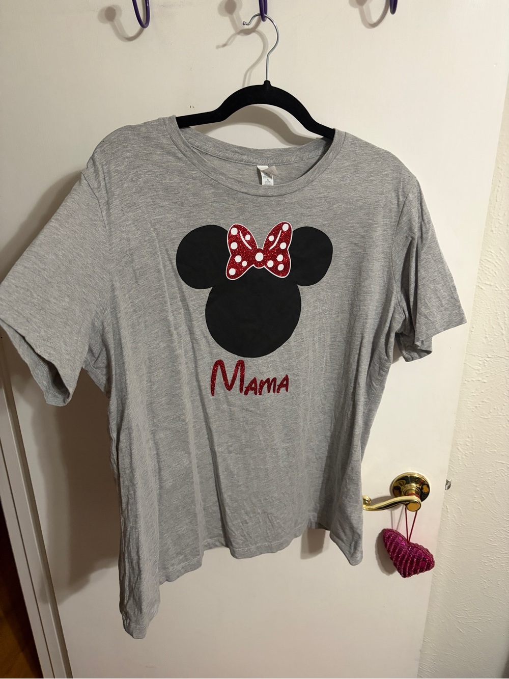 💜 XL Bella Canvas Gray Tee with Black Minnie Head Icon and Red Glitter Bow